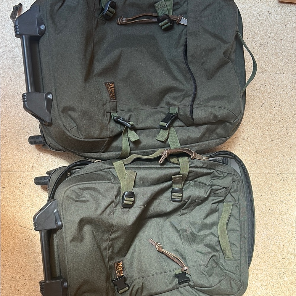 Filson Green Travel Bag with Durable Design and Water-Resistant Material